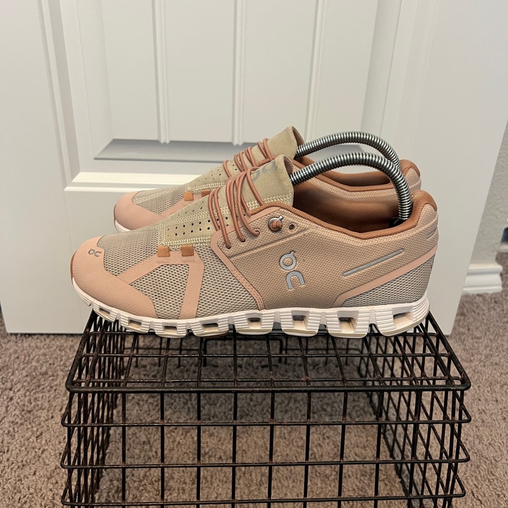 On Running women’s running shoes size 8.5 - Picture 2 of 8